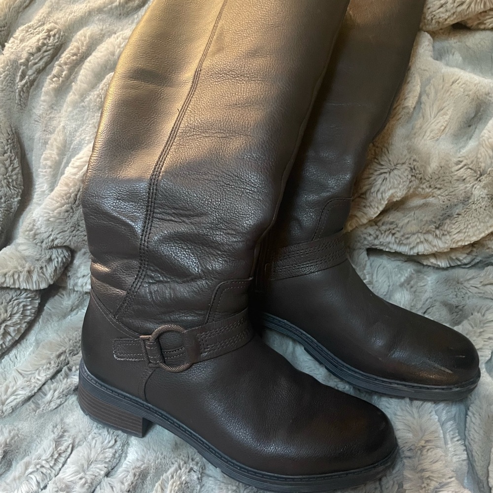 Beautiful for Fall! Chocolate brown Clark’s boots.